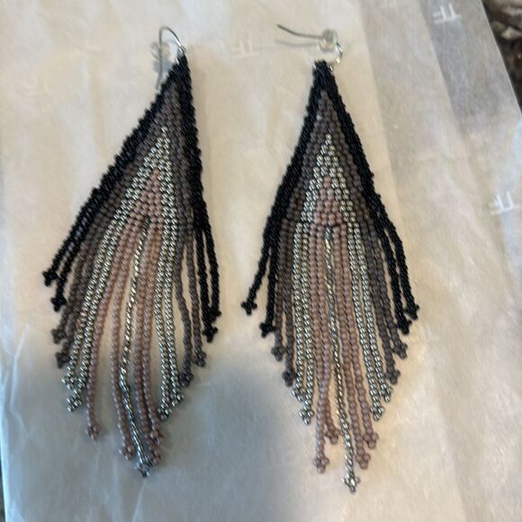 These gorgeous Free People ombré earrings feature black, grey, and silver tones. - Picture 4 of 4